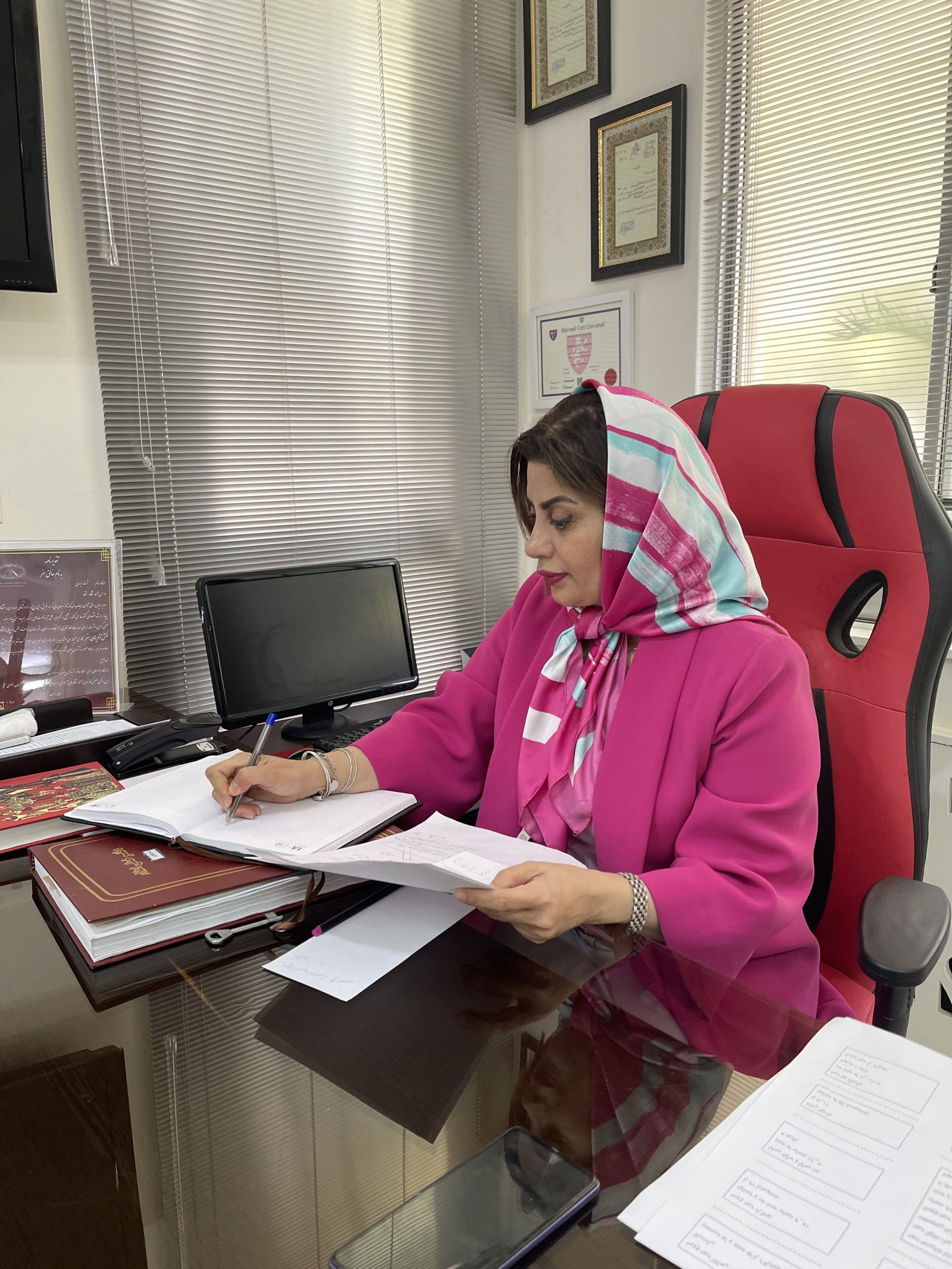 خانم ایزدی آموزش خیاطی در مشهد